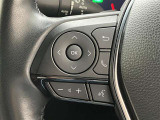 運転中、オーディオの操作をしてて、ハッとしたことはありませんか?ステアリングスイッチは、運転中でもハンドルでオーディオの操作が可能です。安全なドライブをサポートします。