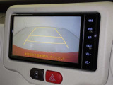 バックモニターも装備しております。バックギアに入れるとナビ画面に車の後方が映し出されます。これで後方確認も安心!