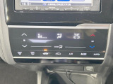 【オートエアコン】一度お好みの温度に設定すれば、車内の温度を検知し風量や温度を自動で調整。暑い…寒い…と何度もスイッチ操作をする必要はありません。快適な車内空間には必須の機能ですね♪