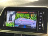 【パノラミックビューモニター】専用のカメラにより、上から見下ろしたような視点で360度クルマの周囲を確認することができます☆死角部分も確認しやすく、狭い場所での切り返しや駐車もスムーズに行えます。