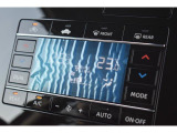 オートエアコンで温度を設定するだけで快適な車内環境を維持することができます!
