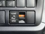 片側電動スライドドアのスイッチ付です。車内からもスイッチひとつで楽にドアの開閉が可能です。電動なので開閉時に力を使う必要がなく、半ドアになることもありません!