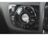 オートエアコンで温度を設定するだけで快適な車内環境を維持することができます!