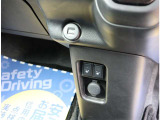 【車屋】として、長く車業界に従事した経験豊富なスタッフが多数在籍しております。