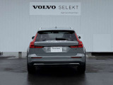 ◆バック/万が一を考え、安全性を重視する方に選ばれているVOLVO車。ドアを開閉するとその重み・厚みに驚くはず