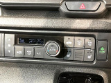 【シートヒーター】寒い日に重宝するシートヒーター!エアコンより早く温まってくれるので寒がりの人も安心ですね♪エアコンの温風は乾燥するから苦手、という方にもをおすすめです。
