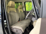 運転席シート廻りは使用感も少なく、良好な状態となっています。前オーナー様が丁寧に使っていたことがよくわかりますね。