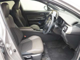 ホールド感の高いシートで、長距離の運転も快適です。