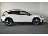スバルの4WD(AWD)は直進安定性に優れ、日常走行から高速走行まで、さまざまなシーンで安心感に満ちた走りが愉しめます。それは悪路や泥道など左右のタイヤの路面状況が異なるシーンでも変わりません。