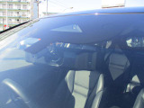 レーンカメラにて走行車線からの逸脱を警告&防止支援。