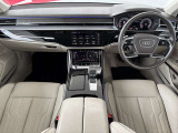 Audiのインテリアはエクステリア同様、優れたデザイン性とクオリティ、そして機能性を兼ね備えております。
