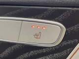 ●フロントシートヒーティング:運転席・助手席共に三段階で調節が可能なシートヒーターを装備しております。季節を問わず快適にご使用いただけます。