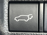 【パワーバックドア】スマートキーや運転席のボタンを押すだけでリアゲートが自動で開閉します!荷物を持っている時や、高い位置にあるバックドアを閉める際に便利な機能です♪