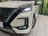 【LEDヘッドライト】悪天候や夜間走行時も良好な視界を確保し安心して運転できる高輝度LEDヘッドライトを装備!点灯速度が早く、消費電力も抑えられています。