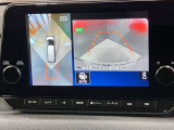 【アラウンドビューモニター】空から見下ろしているかのような映像で駐車をアシスト!人や自転車など周囲に動くものがいる時は表示とブザーで知らせてくれます!
