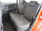 家族やご友人とBBQに行くとき、楽しさは道中の車内から始まっています!このベンチシートに座って、みんなで和気あいあい盛り上がりましょう!