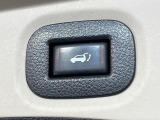 【パワーバックドア】スマートキーや運転席のボタンを押すだけでリアゲートが自動で開閉します!荷物を持っている時や、高い位置にあるバックドアを閉める際に便利な機能です♪
