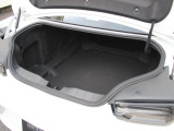 トランクスペースが十分に確保されています。またリアシートを倒していただくとより大きいサイズの荷物を積むことが可能です。