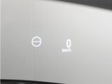 【HUD】ヘッドアップディスプレー装備!道路標識や、駆動力の配分状況なども表示します。少ない視線・焦点移動で必要な情報を読み取れます。