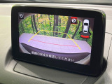 【バックカメラ】駐車時に後方がリアルタイム映像で確認できます。大型商業施設や立体駐車場での駐車時や、夜間のバック時に大活躍!運転スキルに関わらず、今や必須となった装備のひとつです!