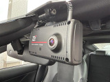 【ドライブレコーダー】映像・音声などの運転中の記録を残します。事故などを起こした起こされた時の証拠になりえますので、もしも時でも安心ですね。