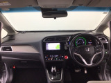 【前方視界】開放的な前方視界!運転がしやすく疲れにくいです♪窓が大きく、見通しがとっても良いおクルマですよ♪