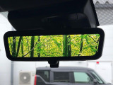 【デジタルインナーミラー】後席の大きな荷物や同乗者で後方が確認しづらい時でも安心!カメラが撮影した車両後方の映像をルームミラー内に表示。クリアな視界で状況の確認が可能です!