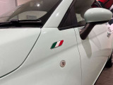 オプションでイタリアンフラッグフェンダーバッジがついています