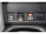 シートヒーターは、エアコンで車内を温めるよりも早くシートが温まるので、寒い季節も快適になります。