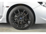 純正18インチアルミホイール付タイヤサイズは245/40R18