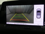 ★ギアをリバースに入れると車両後方の映像を映し出します。バック時の後方視認をサポートします。