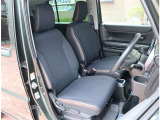 お車選びをお楽しみ頂けるよう、在庫車の展示スペースを十分に確保しております。