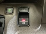 パーキングブレーキはスマートな電子制御式と合わせて渋滞時等にブレーキペダルから足を離しても停車状態を保持してくれるオートブレーキホールド機能で運転が楽になります。スタートはアクセルペダルを踏むだけ
