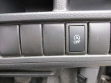 アイドリングストップ機能付です。特別な操作をしなくても、普段通りの運転をするだけで、エコドライブができる機能です。OFFボタンがありますので、必要に応じて使い分けてください。