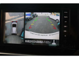 アラウンドビューモニターが付いていて、お車を空から見たような目線で駐車できます