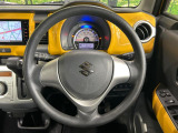 インテリアに合わせたデザインのステアリングは、運転される方のことも考え、運転しやすい形状、大きさです。是非一度、実際に触ってお確かめください。