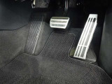 “F SPORT”専用アルミ製スポーツペダル&フットレスト