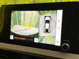 【パノラミックビューモニター】専用のカメラにより、上から見下ろしたような視点で360度クルマの周囲を確認することができます☆死角部分も確認しやすく、狭い場所での切り返しや駐車もスムーズに行えます。