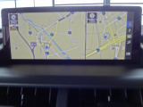 【ナビ画面】主に地図を表示し、目的地へのルート案内や渋滞情報などを表示するために使われます。