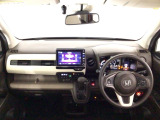 【前方視界】開放的な前方視界!運転がしやすく疲れにくいです♪窓が大きく、見通しがとっても良いおクルマですよ♪