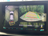 【パノラミックビューモニター】専用のカメラにより、上から見下ろしたような視点で360度クルマの周囲を確認することができます☆死角部分も確認しやすく、狭い場所での切り返しや駐車もスムーズに行えます。