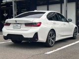 【BMWの伝統-2】時代を超える美しさ。磨き抜かれたエアロダイナミクスが瞳を奪う。一目で伝わるスポーティーなプロポーションは、BMWの走行性能を生み出すのに欠かせない要因の一つです。