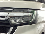 LEDヘッドライトは、点灯の瞬間から最大光量を発揮し、突然暗くなるトンネルなどでの安定感を高めます。