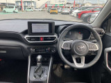 操作性の良い運転席周り。