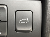 【パワーバックドア】スマートキーや運転席のボタンを押すだけでリアゲートが自動で開閉します!荷物を持っている時や、高い位置にあるバックドアを閉める際に便利な機能です♪