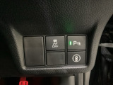 Hondaセンシング用の、VSA(ABS+TCS+横滑り抑制)解除のメインスイッチなどはハンドルの右側に装備しています。