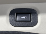 【パワーバックドア】スマートキーや運転席のボタンを押すだけでリアゲートが自動で開閉します!荷物を持っている時や、高い位置にあるバックドアを閉める際に便利な機能です♪