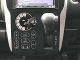 オートエアコンですので温度の調整をしてAUTOボタンを押すだけで自動で風量などを調整してくれます♪