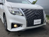 白く光量が高いLEDヘッドライトです☆視認性の高いフォグランプも搭載しており、暗い夜道や、霧などで見えにくい時に視認性の役立ちます♪