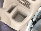 【ドリンクホルダー】ハンドルの右側にはドリンクホルダーが付いています。ちょうど手の届く所にありますので、とっても便利です♪